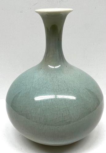 Vase   (DPu10) by Ruth Rippon