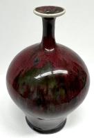 Vase    (DPu06) by Ruth Rippon